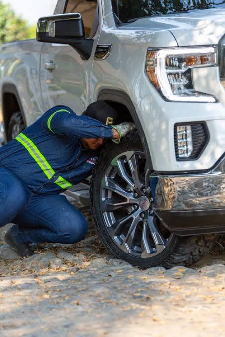 Flat tire change service Charlotte NC